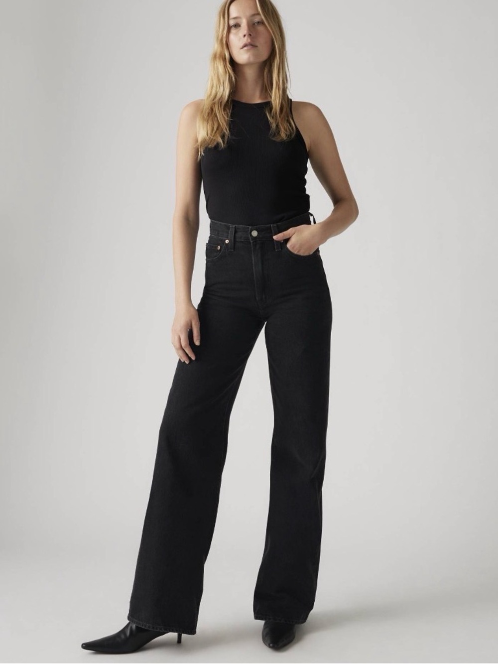 Levi’s women’s premium quality Ribcage high-waisted wide leg jeans Black 29W 34L